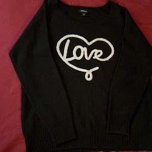 XL BLACK SWEATER WITH LOVE IN WHITE ON THE FRONT
